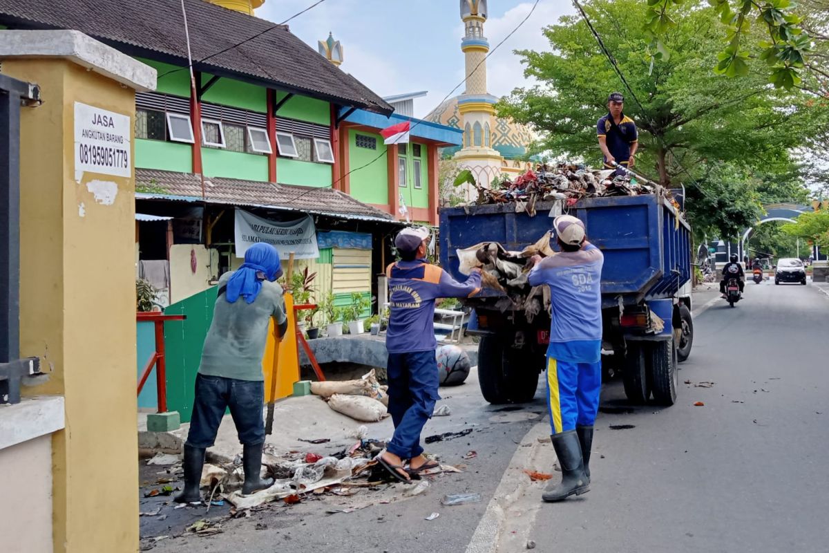 Pemkot Mataram: Sedimen sampah di saluran mencapai satu ton per hari