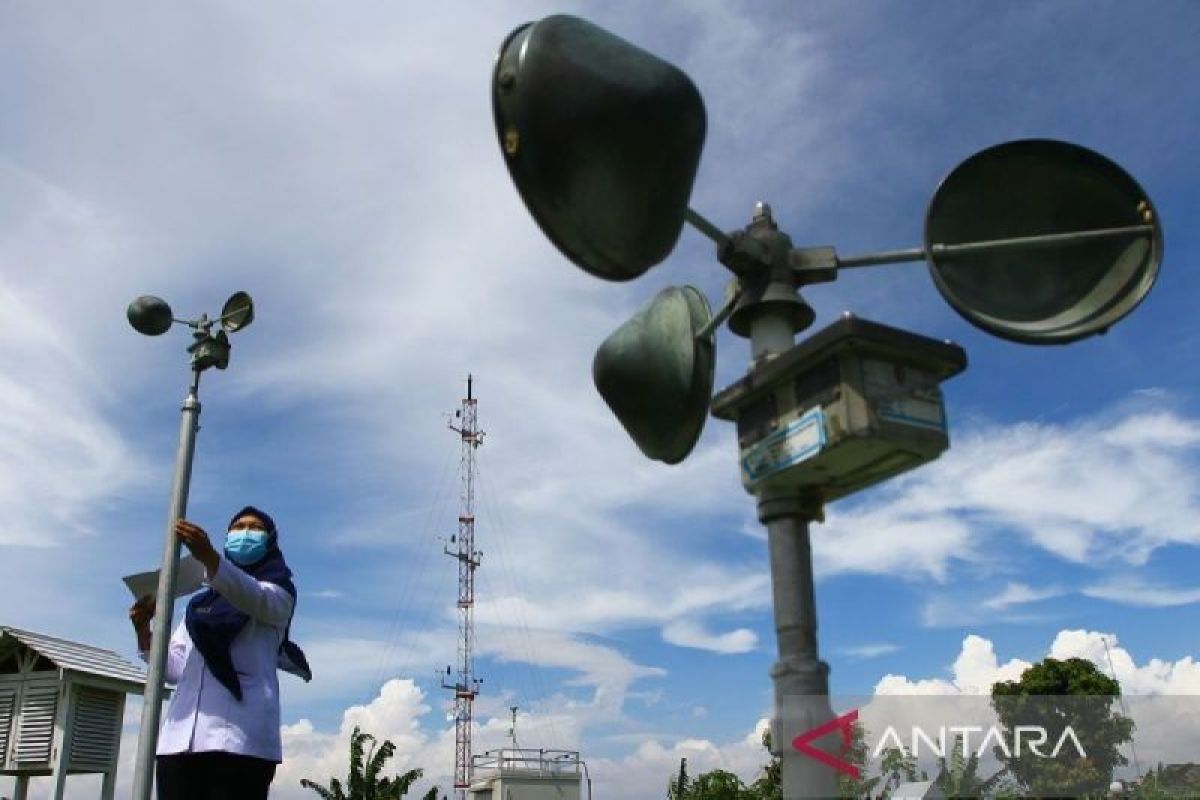 BMKG prakirakan cerah berawan dominasi cuaca kota besar di Indonesia pada Senin