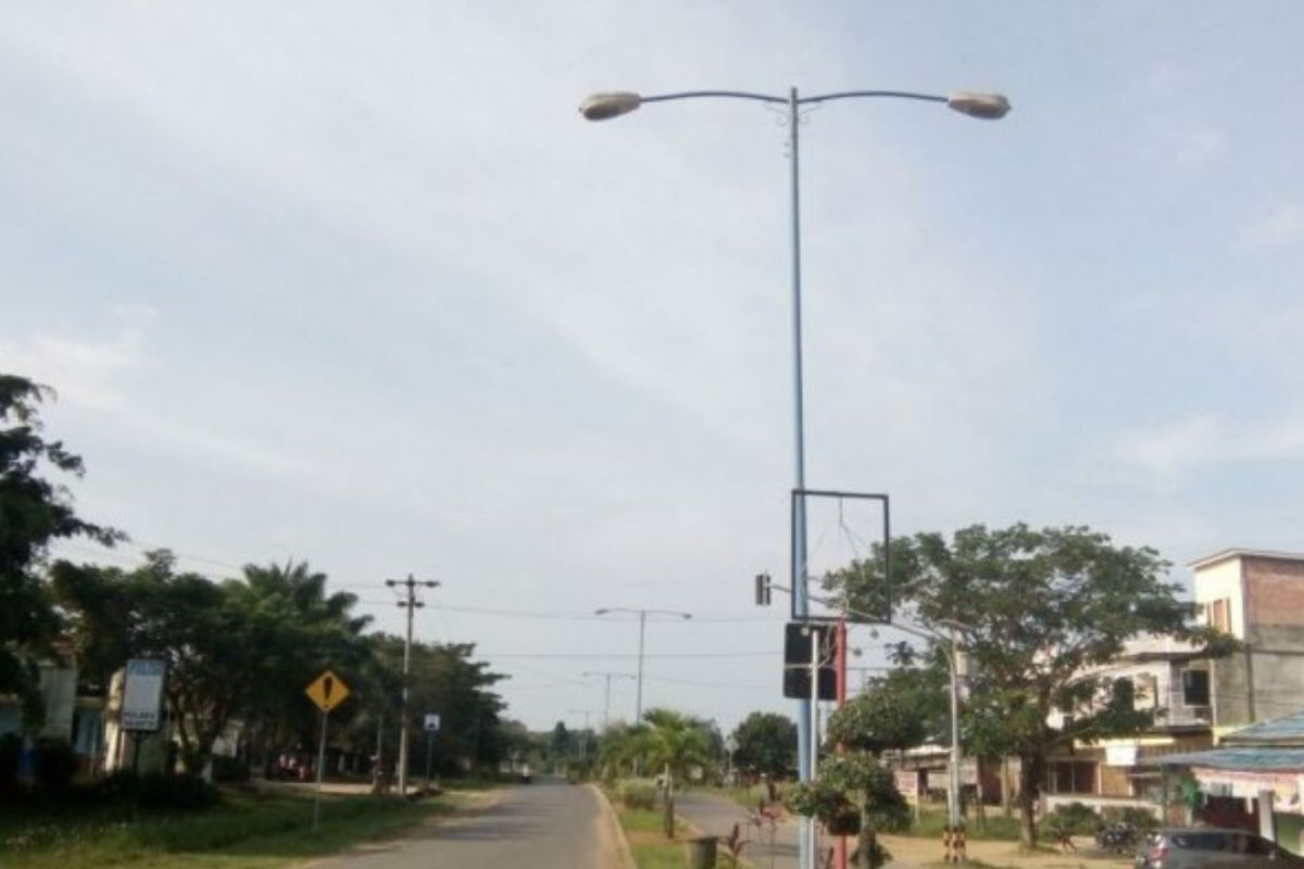 Pemasangan lampu penerangan jalan umum di Batanghari capai 90 persen