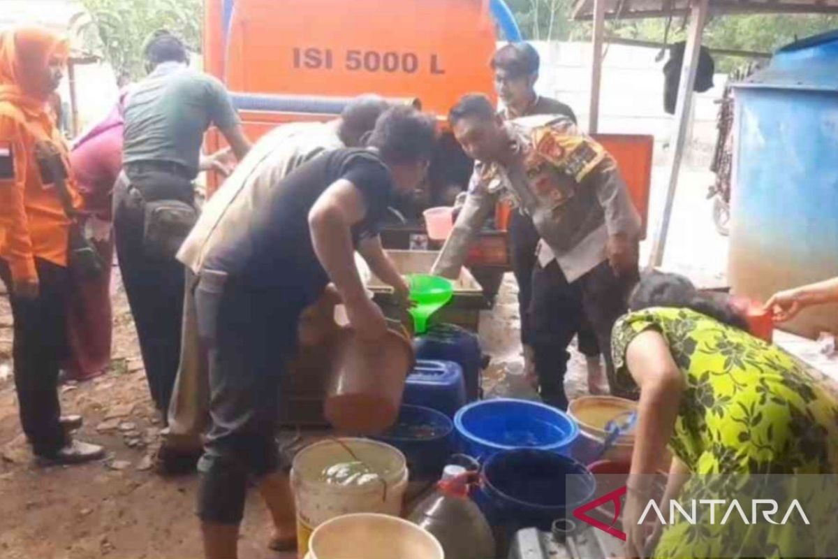 BPBD Kabupaten Bekasi distribusikan 75.000 liter air bersih
