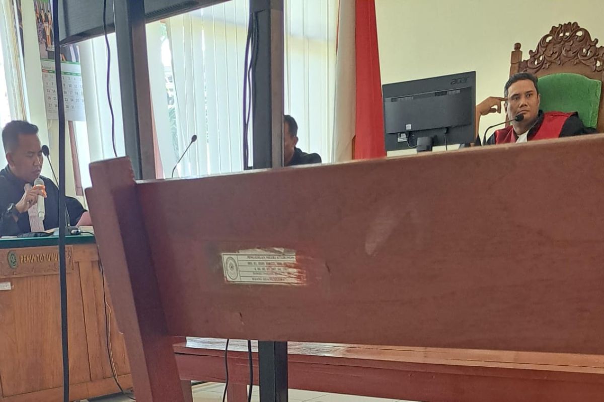 Terdakwa kasus penipuan izin pertambangan jalani sidang perdana di Pengadilan Negeri Situbondo