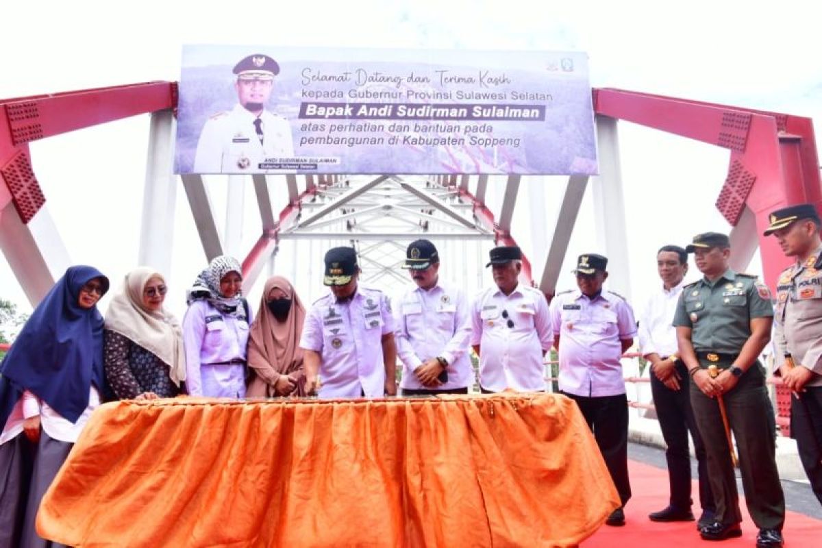 Gubernur Sulsel resmikan Jembatan Andalan Pacongkang di Kabupaten Soppeng