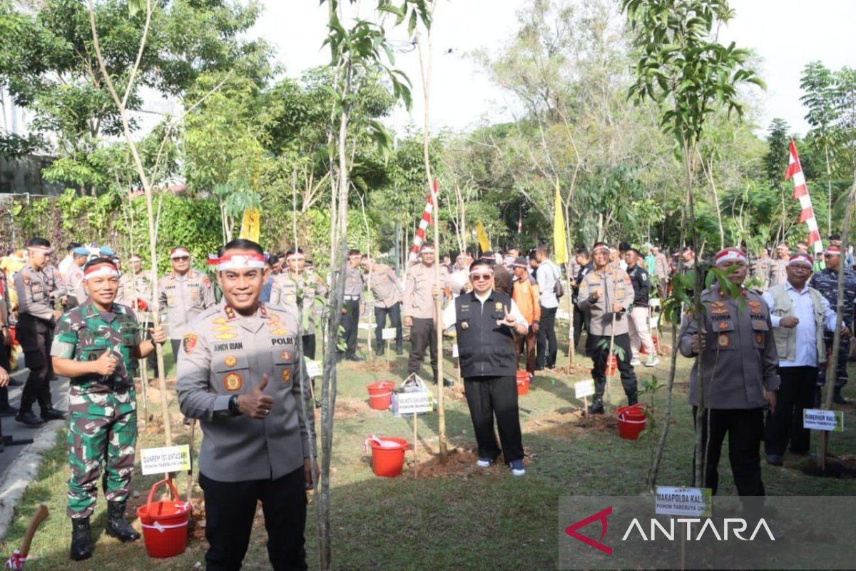 Polda Kalsel tanam 41 ribu bibit pohon dukung penghijauan