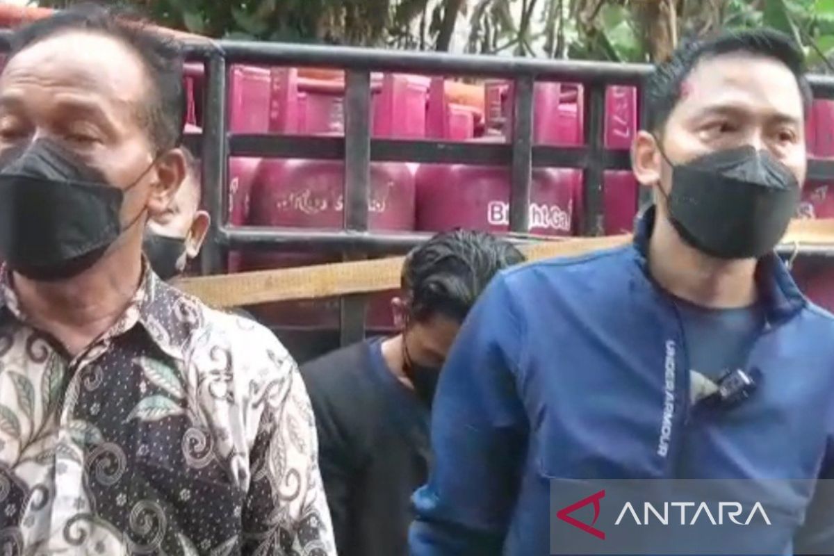 Polisi tangkap tiga tersangka pengoplos elpiji bersubsidi di Bogor