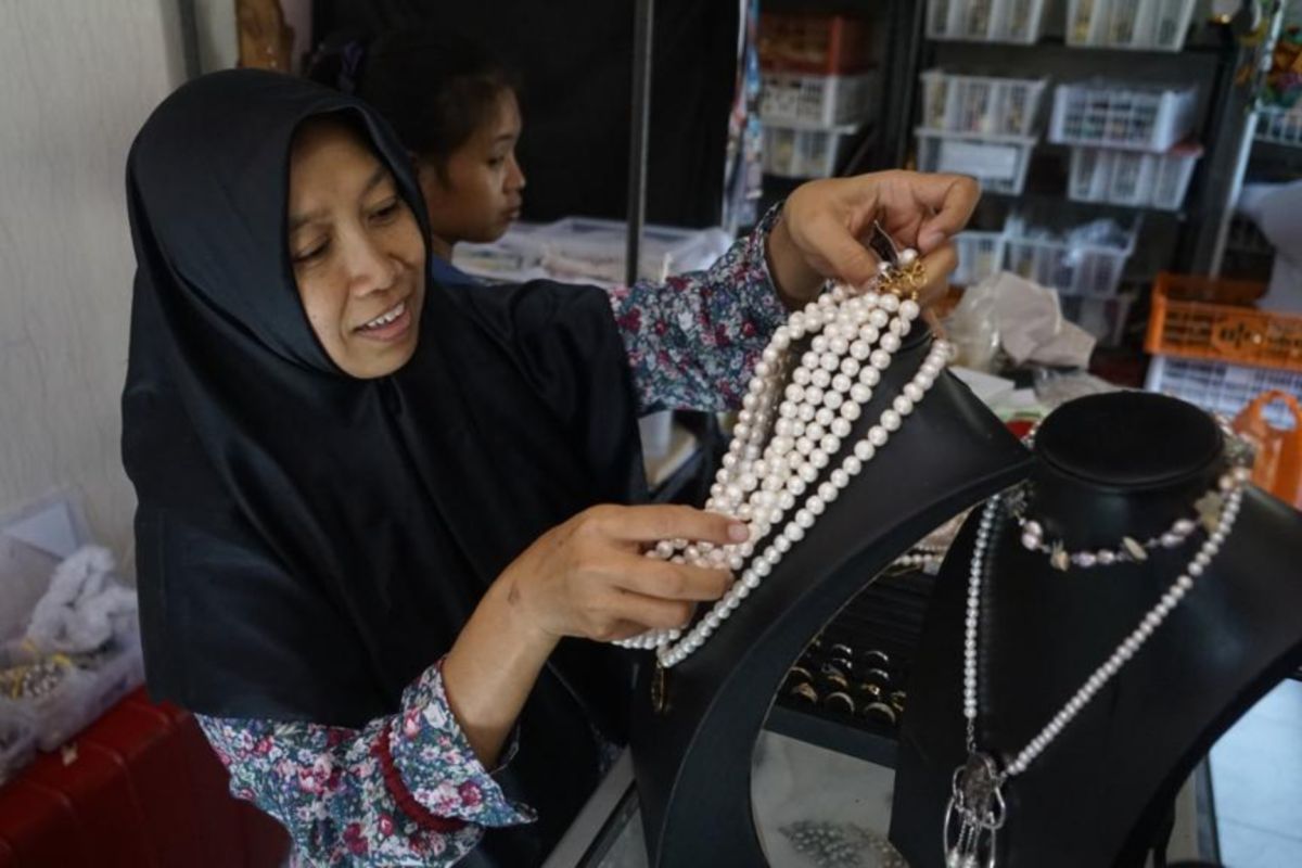 Melalui Rumah BUMN Lobar, UKM mutiara ini tembus omset Rp50 juta per bulan