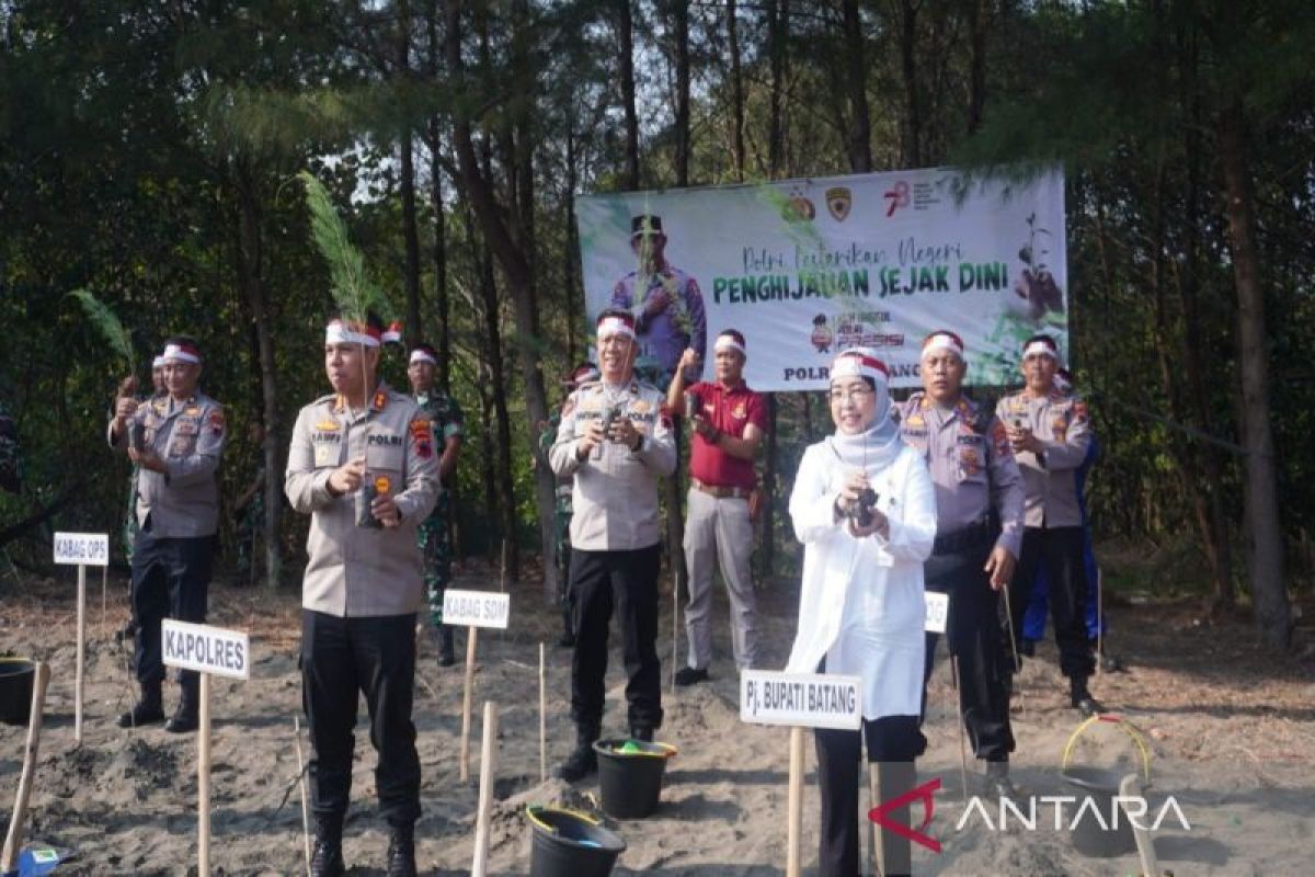 Polres-Pemkab Batang lakukan  reboisasi 1.000 pohon cegah abrasi