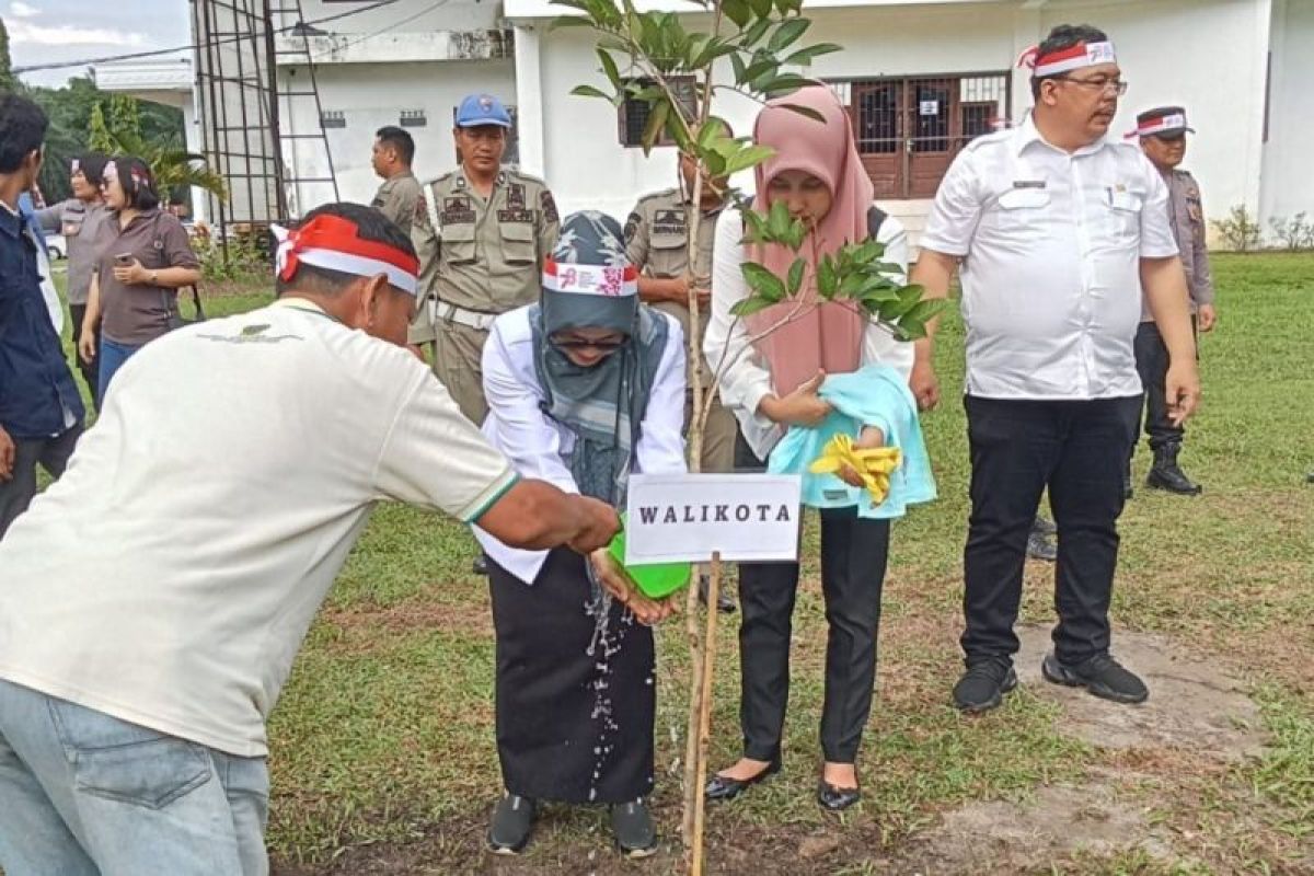 Polres Pematang Siantar tanam 1.600 pohon untuk penghijauan