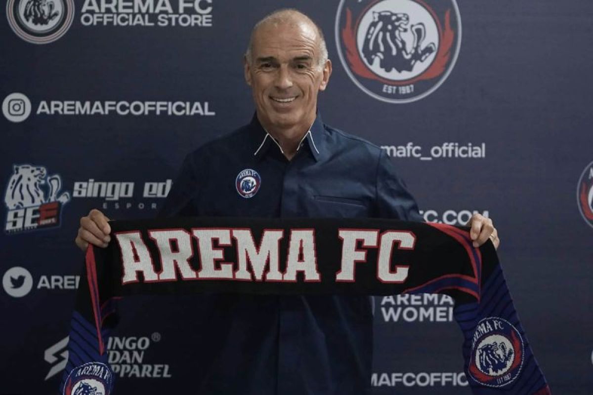 Fernando Valente jadi pelatih baru Arema FC
