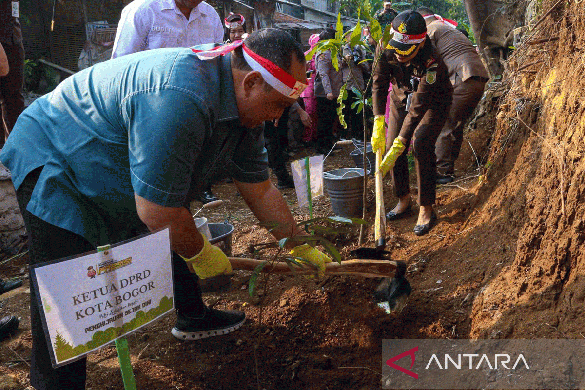DPRD bersama Polri lestarikan alam dengan melakukan penanaman pohon