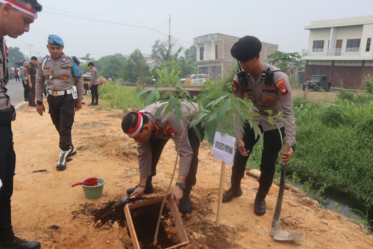 Polresta Pontianak tanam 2.500 pohon upaya pelestarian alam