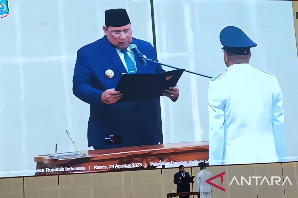 Septinus Lobat dilantik menjadi Penjabat Wali Kota Sorong