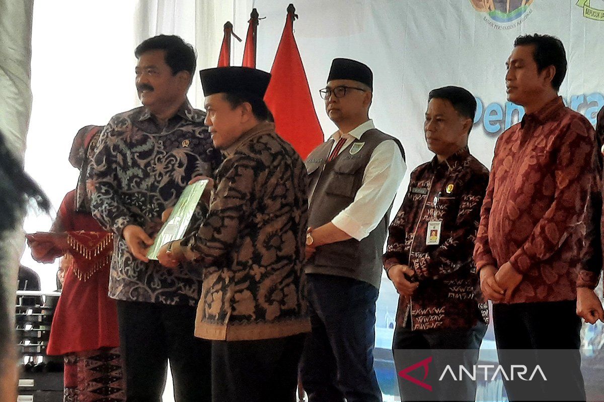 Menteri ATR/BPN serahkan sertifikat hak pakai Candi Muaro Jambi