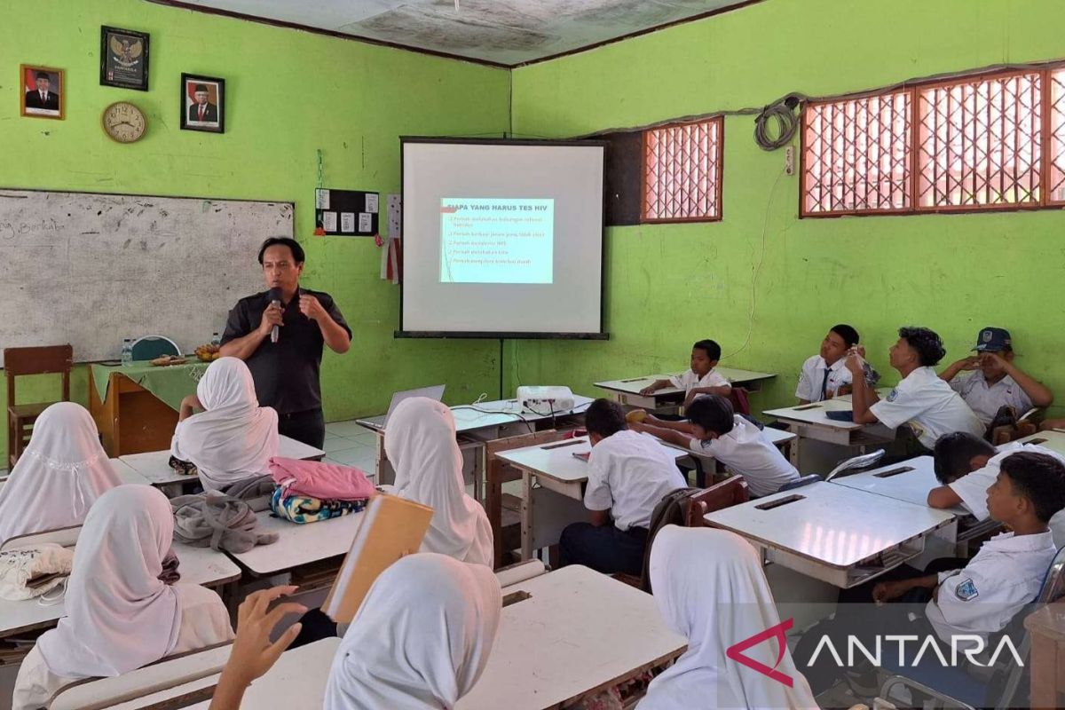 KPAD Bekasi berikan penyuluhan kesehatan reproduksi kepada pelajar