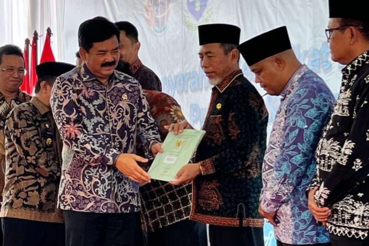 Bupati Merangin terima sertifikat dari Menteri ATR/BPN