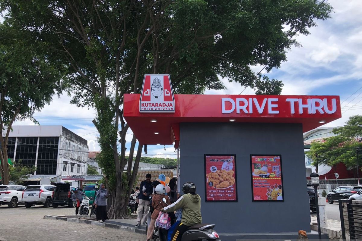 Drive Thru Kutaradja Fried Chicken pertama resmi buka di Banda Aceh