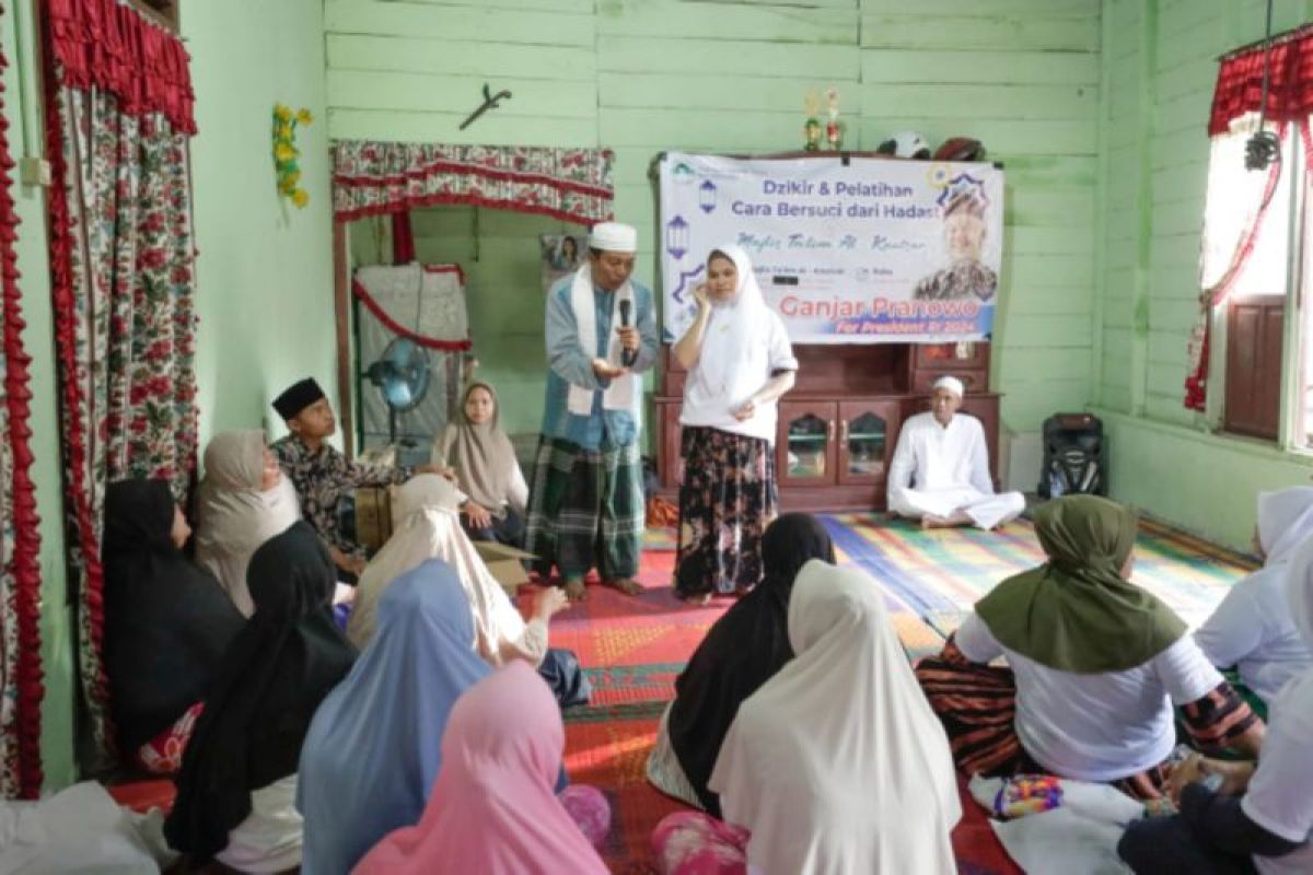 Tuan Guru Ganjar ajarkan warga Tapsel cara bersuci dari hadas