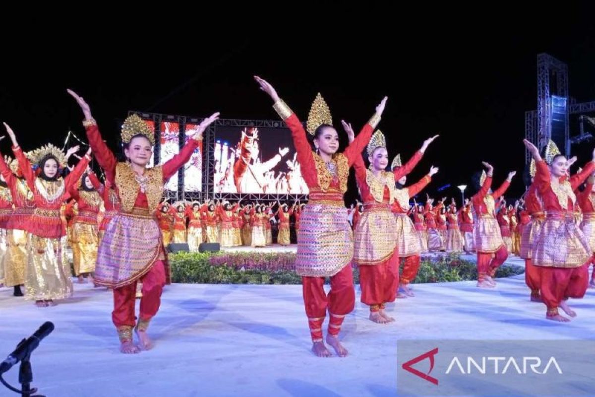 250 anak SMP pentaskan tari "Parimpungang Ri Mangkasara" di F8