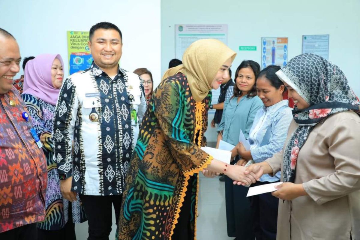 Bupati dan Wabup Labura tinjau pembinaan penyuluh dan pelayanan KB MOW