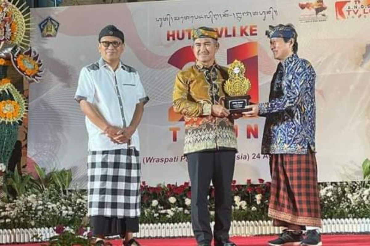 Wali Kota Tarakan Meraih Penghargaan Dari Asosiasi TV Lokal Indonesia