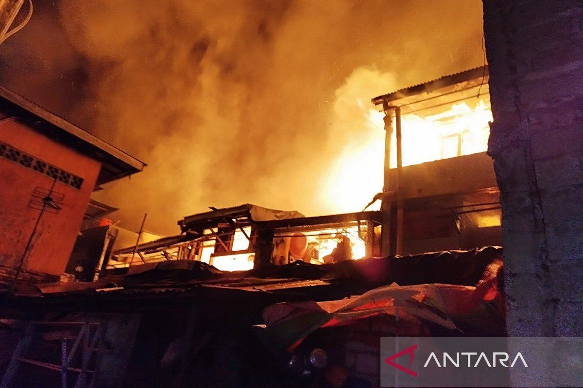 Penyebab kebakaran Petojo diduga karena ledakan kompor gas warga