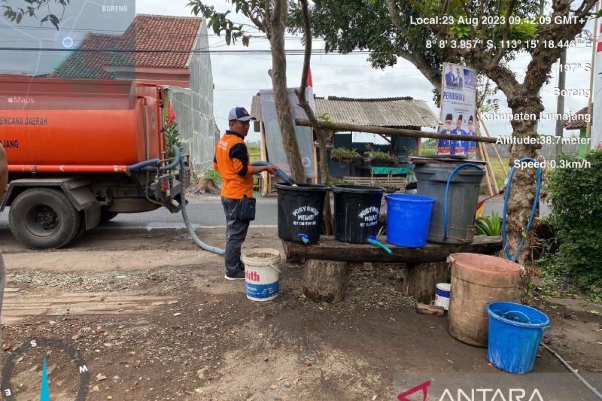 BPBD Lumajang distribusi air bersih di desa yang mengalami kekeringan