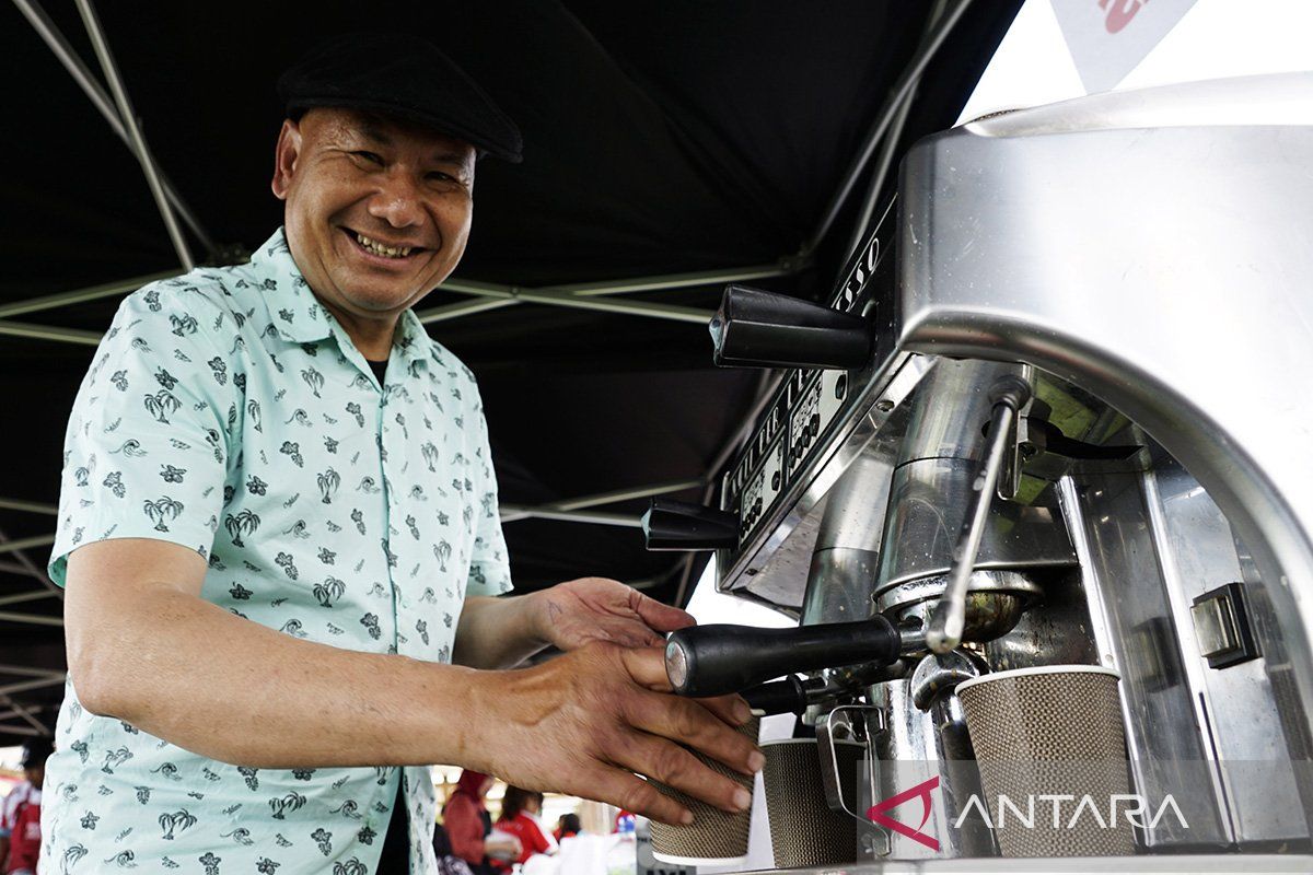 Hariyanto suguhkan kopi Indonesia di London dengan konsep angkringan