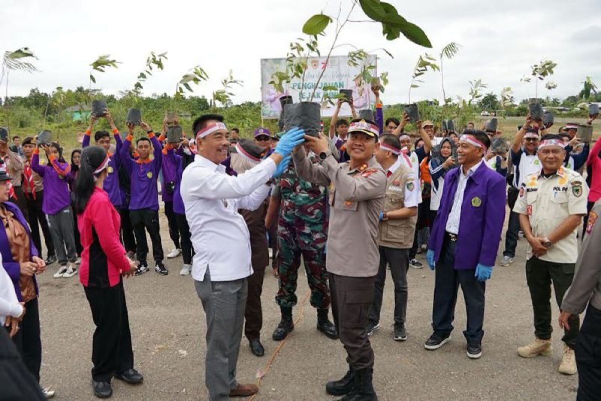 Pemkab Barito Utara apresiasi penanaman pohon program Polri