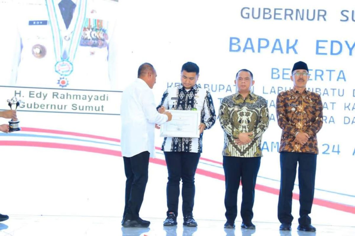 Hadiri kunker Gubsu, Hendriyanto terima penghargaan KLA Madya