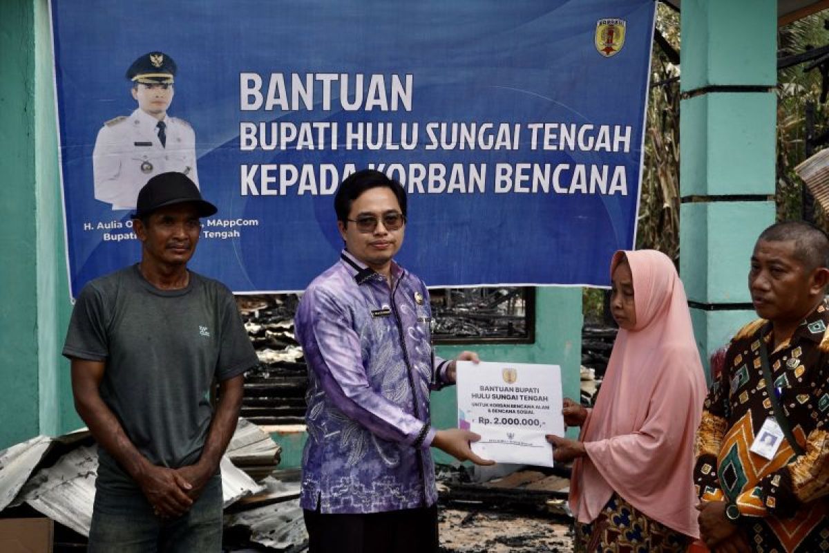 Bupati HST salurkan bantuan korban kebakaran rumah