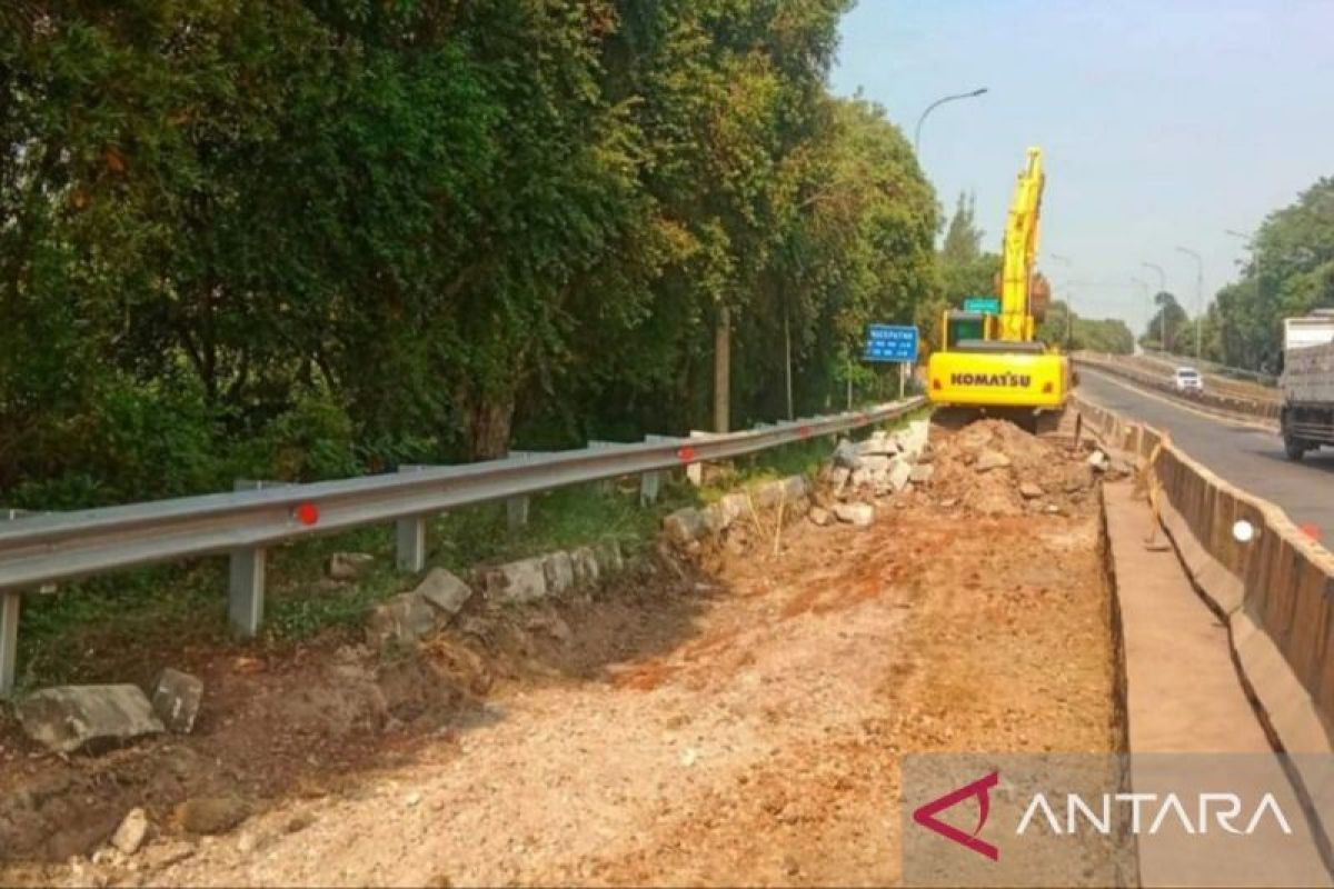Empat titik Jalan Tol Jakarta-Cikampek diperbaiki