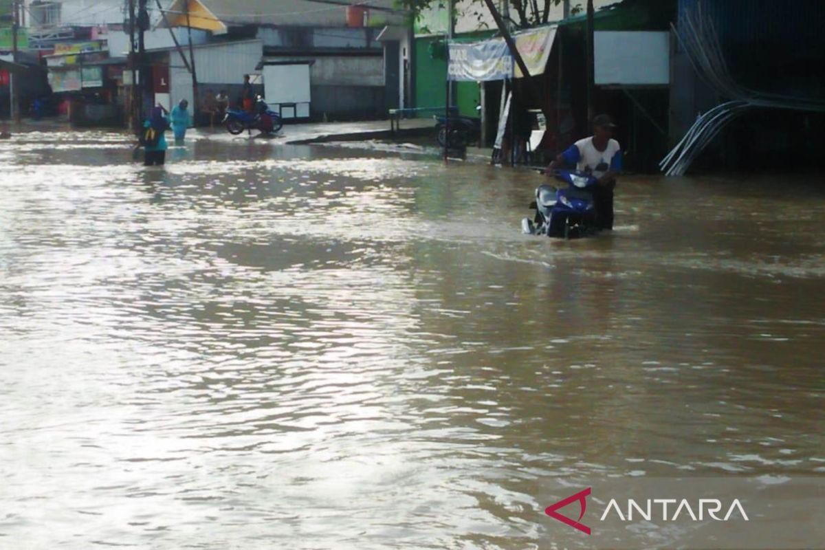 BMKG prakirakan akhir pekan 5 kabupaten  di Kaltim hujan disertai petir