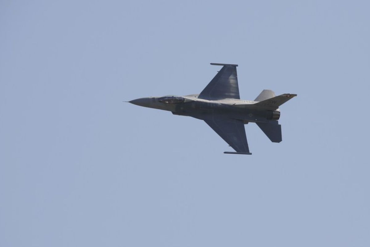 Pentagon: AS latih pilot Ukraina terbangkan F-16 mulai September