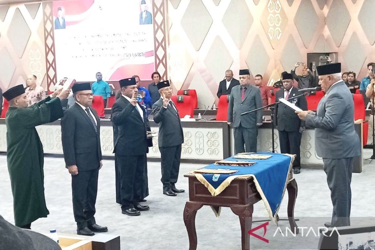 Gubernur lantik Penjabat Sekda Papua Barat dan dua pejabat fungsional