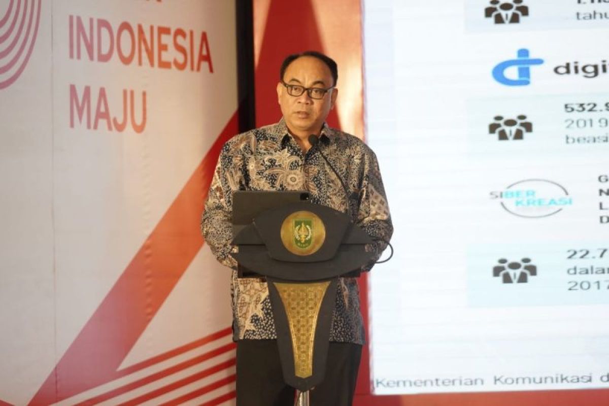 Menkominfo minta masyarakat jauhi pinjol dan judi online