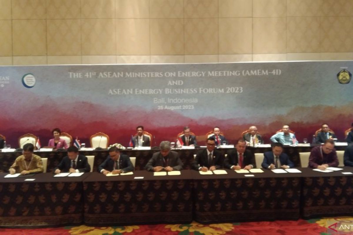 Menteri ASEAN hasilkan 12 kerja sama di bidang energi bersih