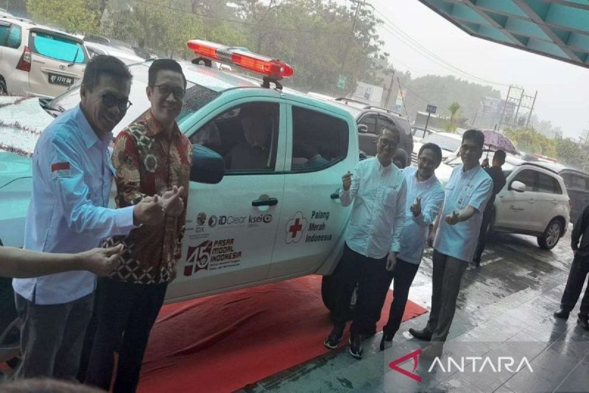 BEI bantu satu unit ambulance ke PMI Sulawesi Tenggara