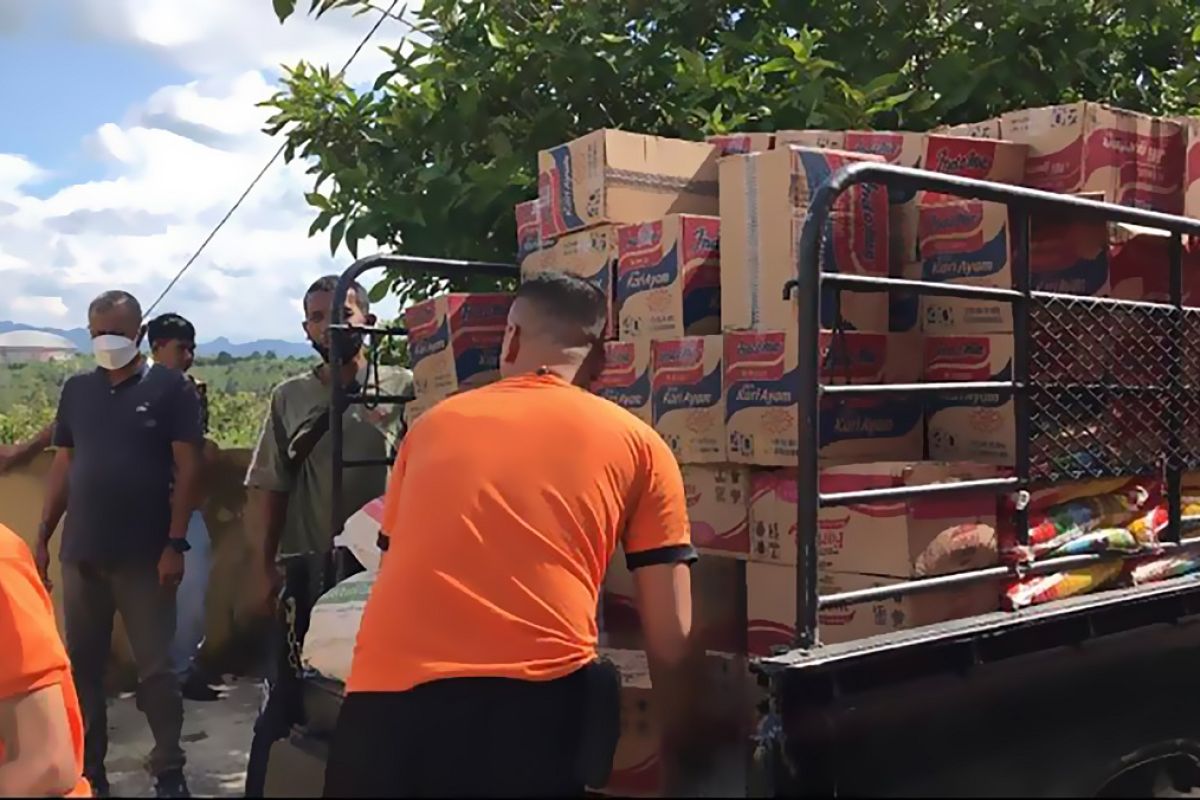 Semangat Kemerdekaan  PTPN V salurkan 8.400 paket sembako dan bantu 100 desa sempadan