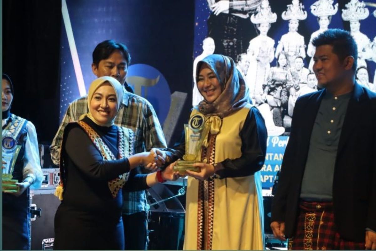 Kanwil Bea Cukai Sumbagbar Raih Penghargaan Tribun Lampung Award 2023