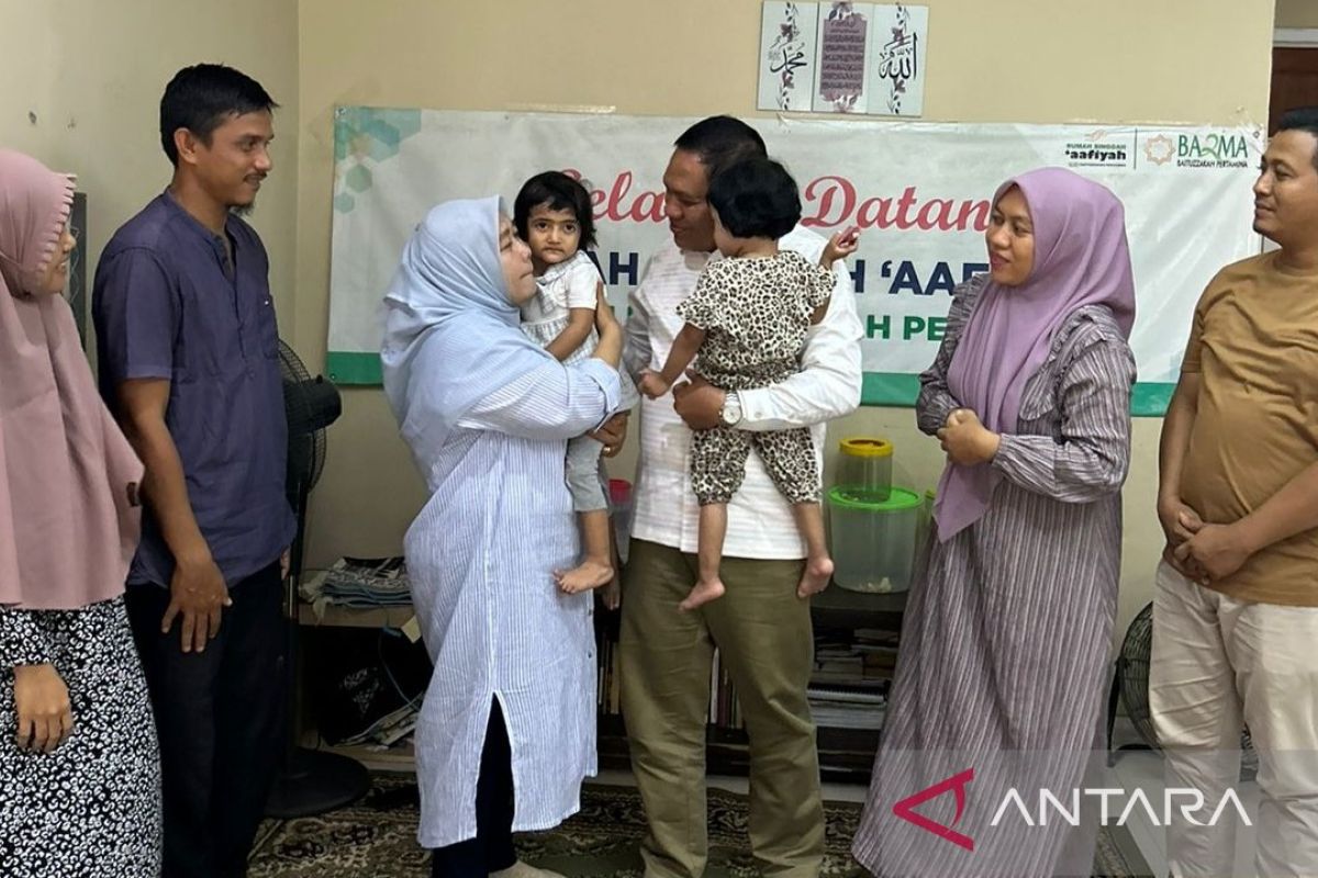 Pj Bupati Abdya bantu biaya hidup dua anak bocor jantung berobat di Jakarta