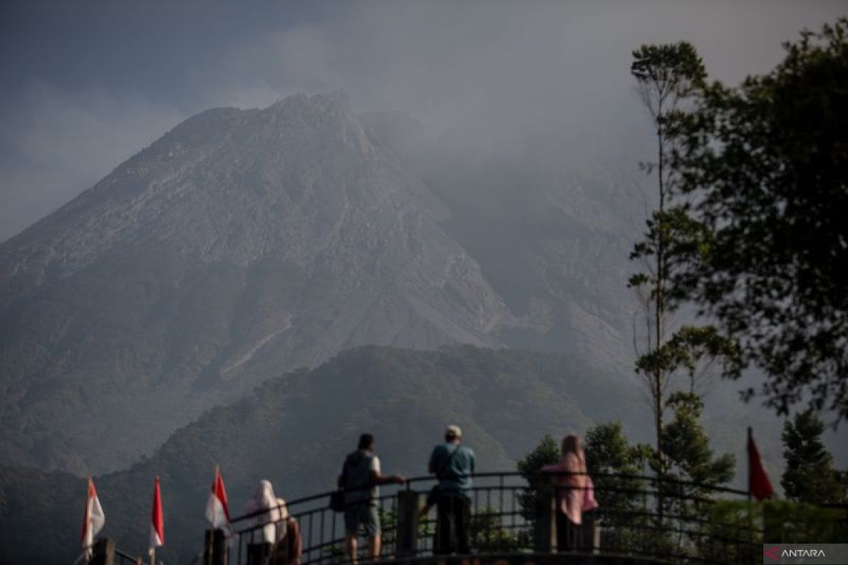 Gunung Merapi luncurkan lima kali guguran lava