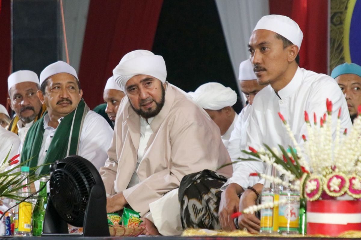 Banjar bershalawat bersama Habib Syech dihadiri ribuan jamaah
