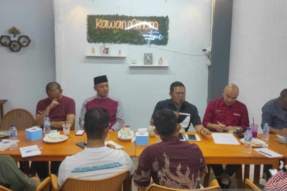 Bupati Bangka Selatan OPD gelar rapat rutin di warung UKM