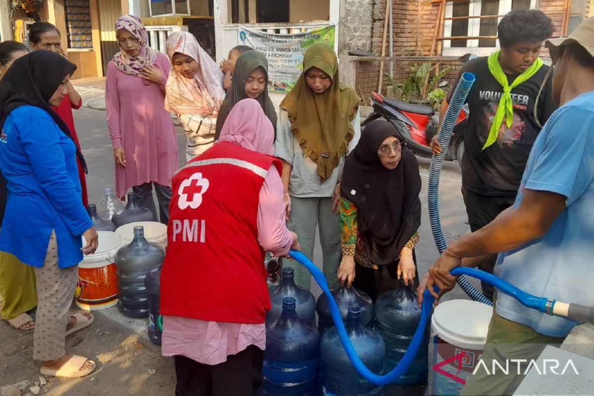 PMI buka hotline untuk warga Sukabumi yang  butuh layanan air bersih