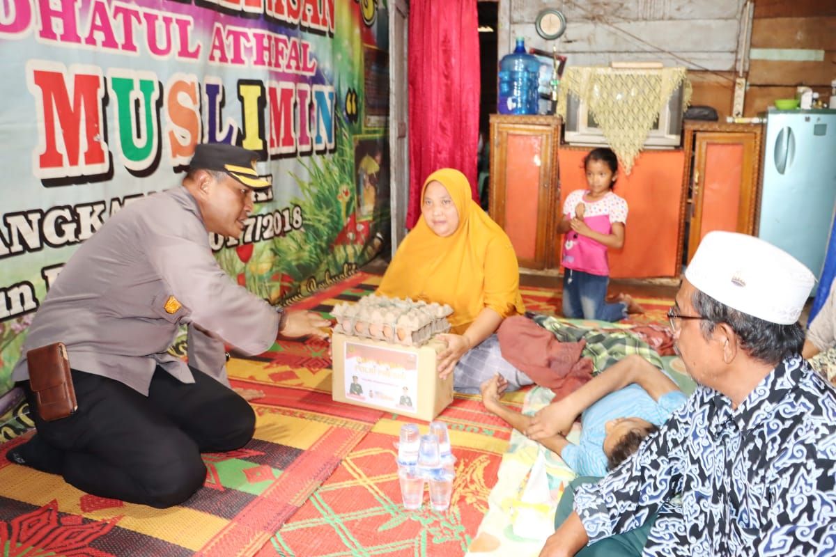 Polres Padangsidimpuan bagikan sembako kepada warga kurang mampu