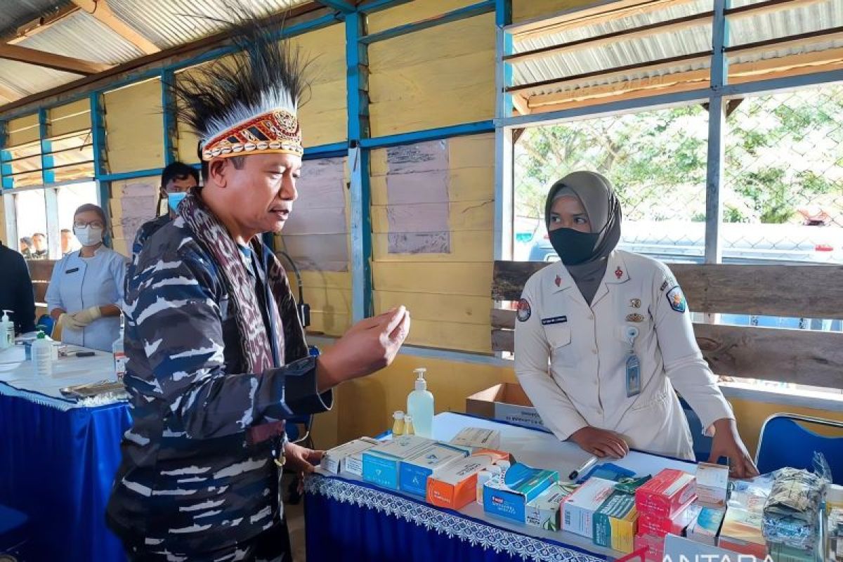 Koarmada III lakukan pengobatan gratis di Distrik Mayamuk