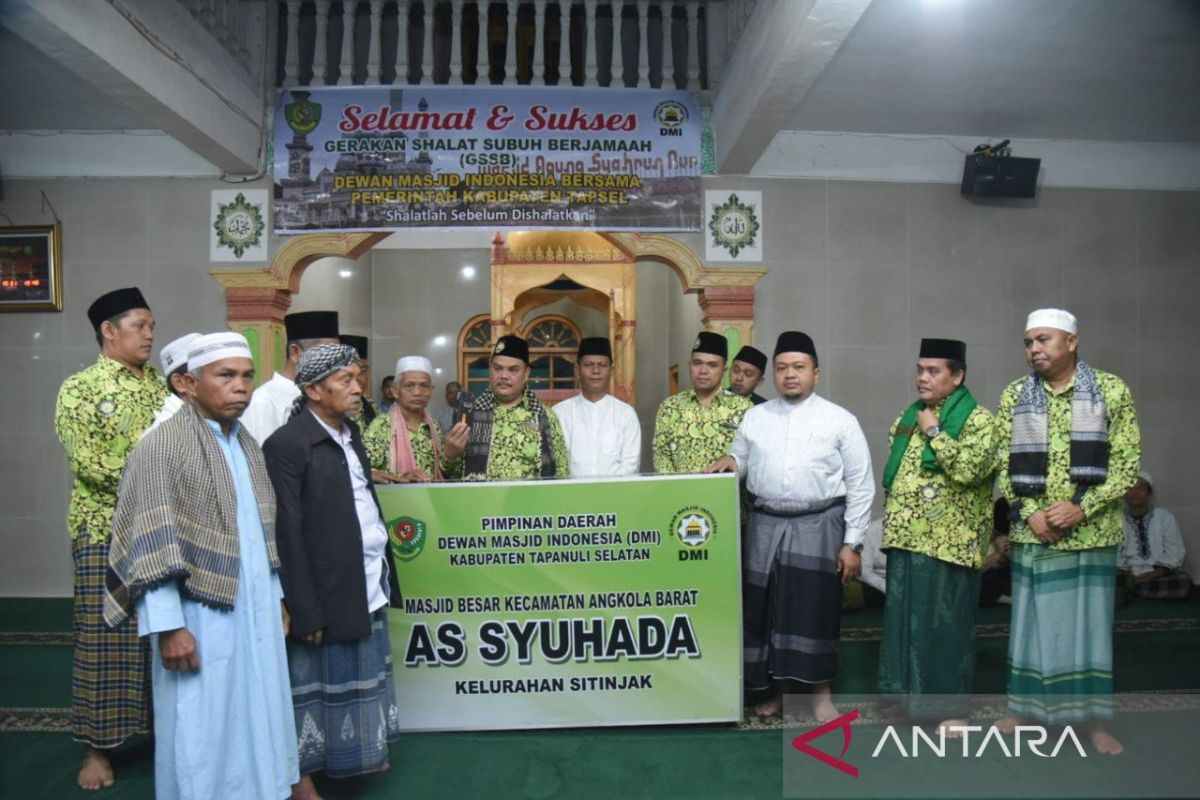 Masaallah!..Masyarakat Angkola Barat minta Bupati pimpin shalat Subuh