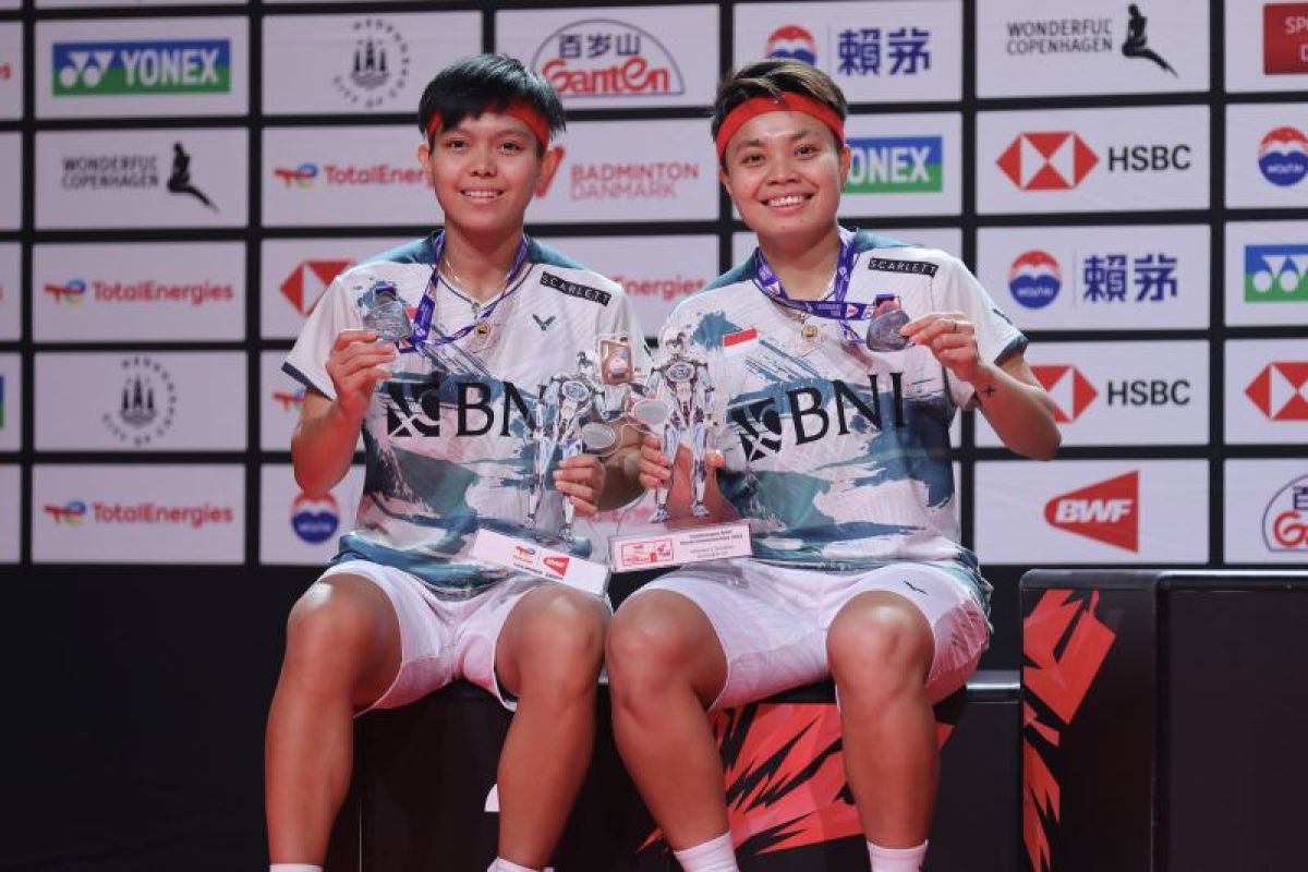 Indonesia's Apri/Fadia win world silver medal, ending 28-year drought
