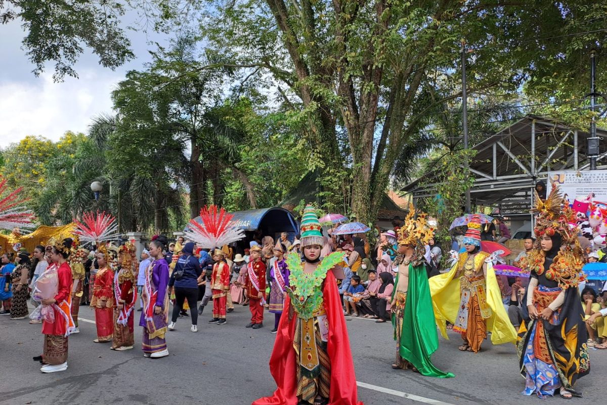 Ribuan warga Pangkalpinang antusias saksikan pawai karnaval