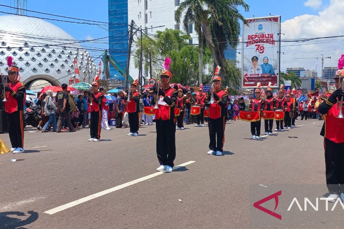 15 marching band meriahkan karnaval pembangunan di Pangkalpinang