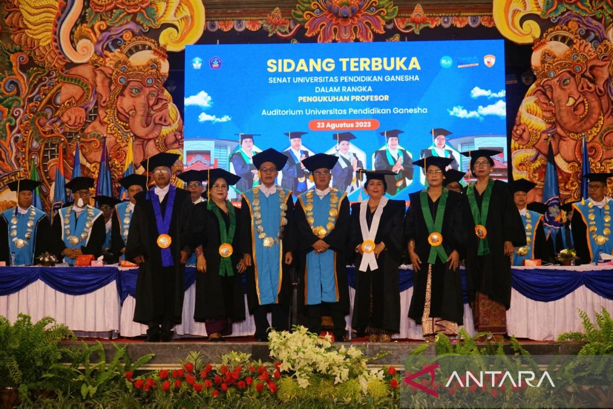 Rektor Undiksha Singaraja kukuhkan lima guru besar